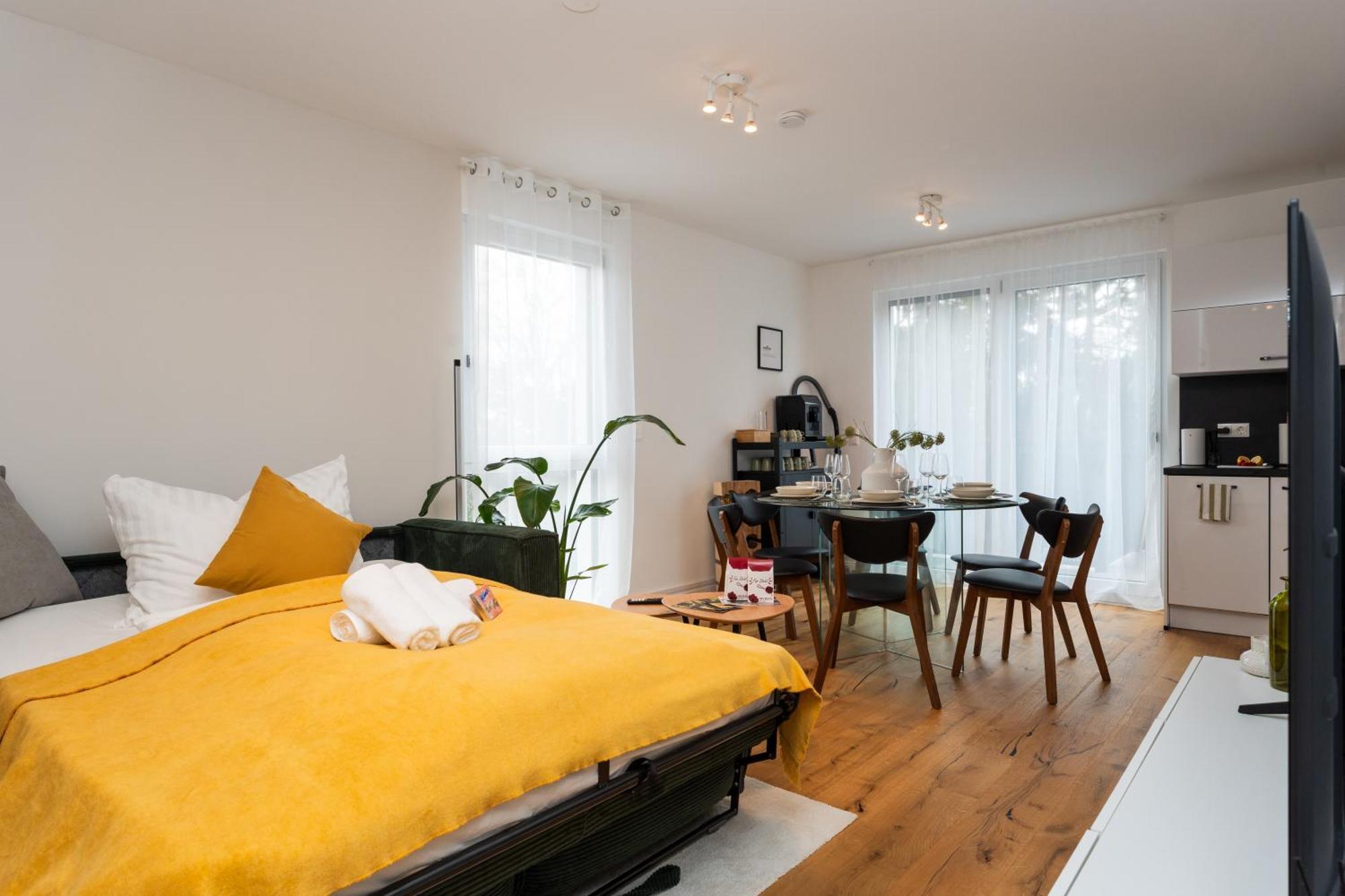 Noblenest: Terrasse - Netflix - Kaffee Apartment *