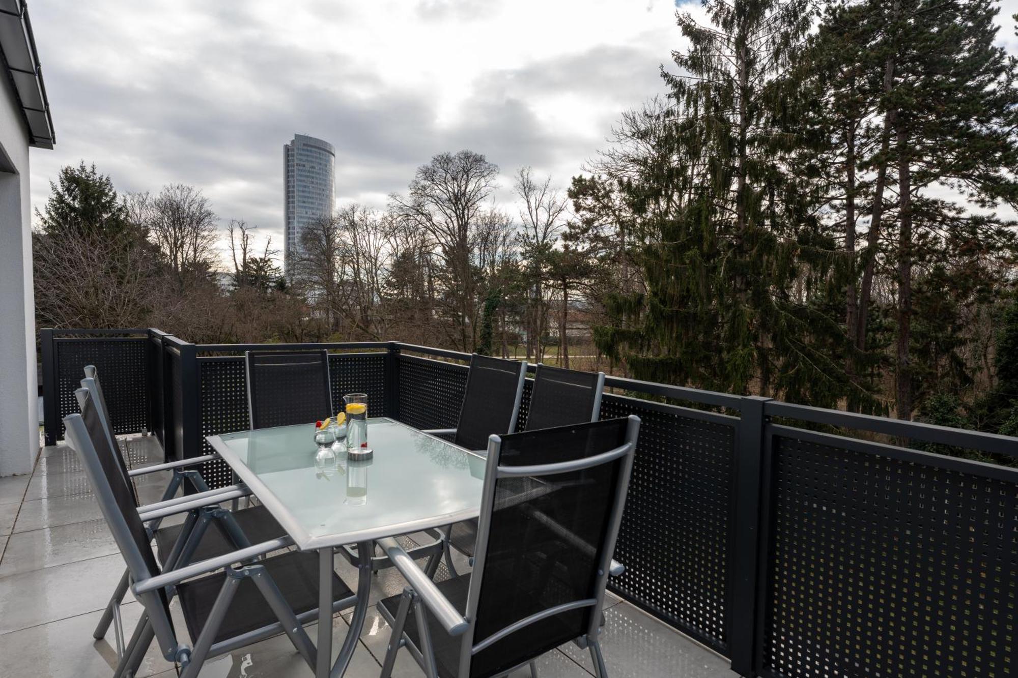 Apartment Noblenest: Terrasse - Netflix - Kaffee