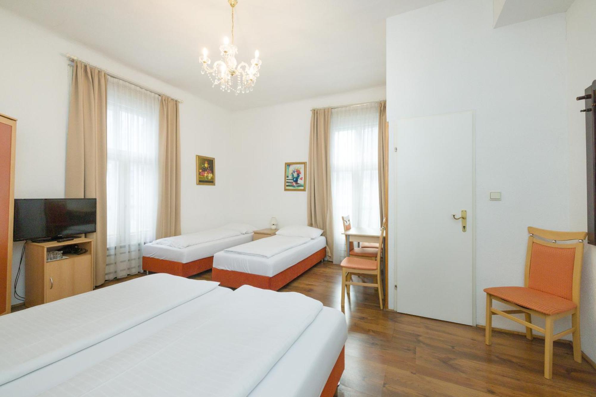 Votiv Guest house *
