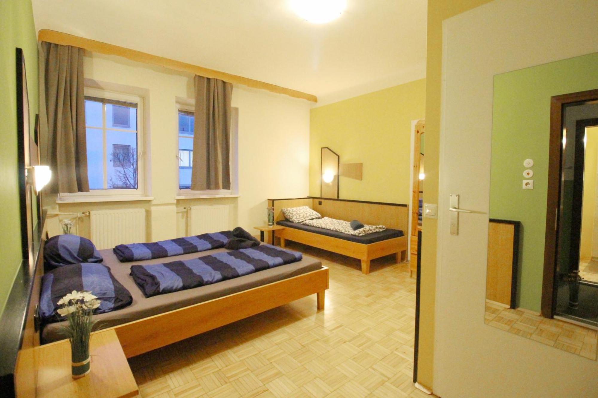Triple In Hutteldorfer Strasse Area *