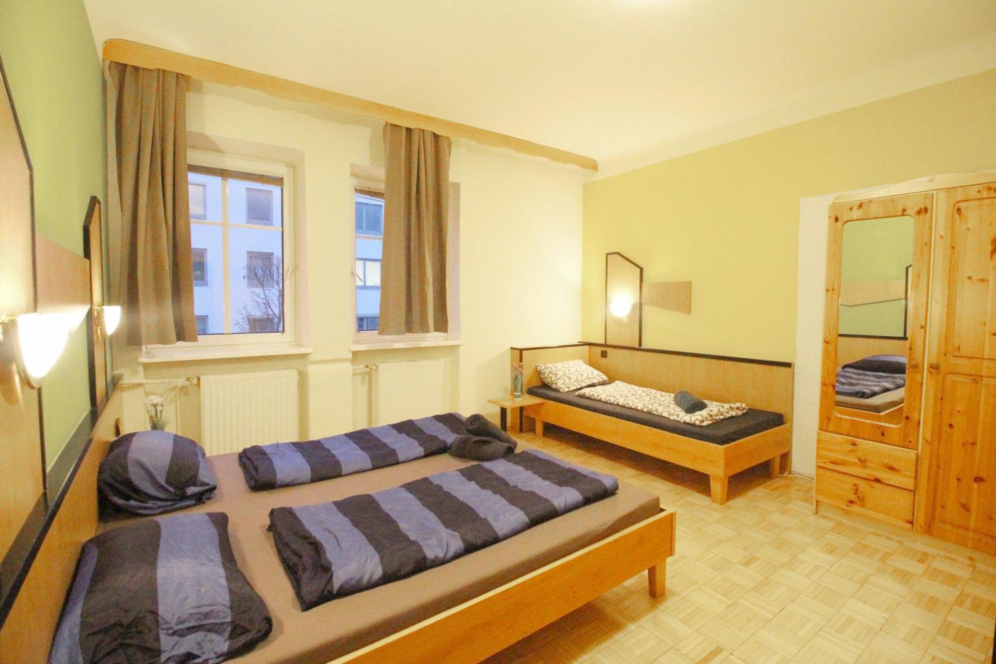 Triple In Hutteldorfer Strasse Area *