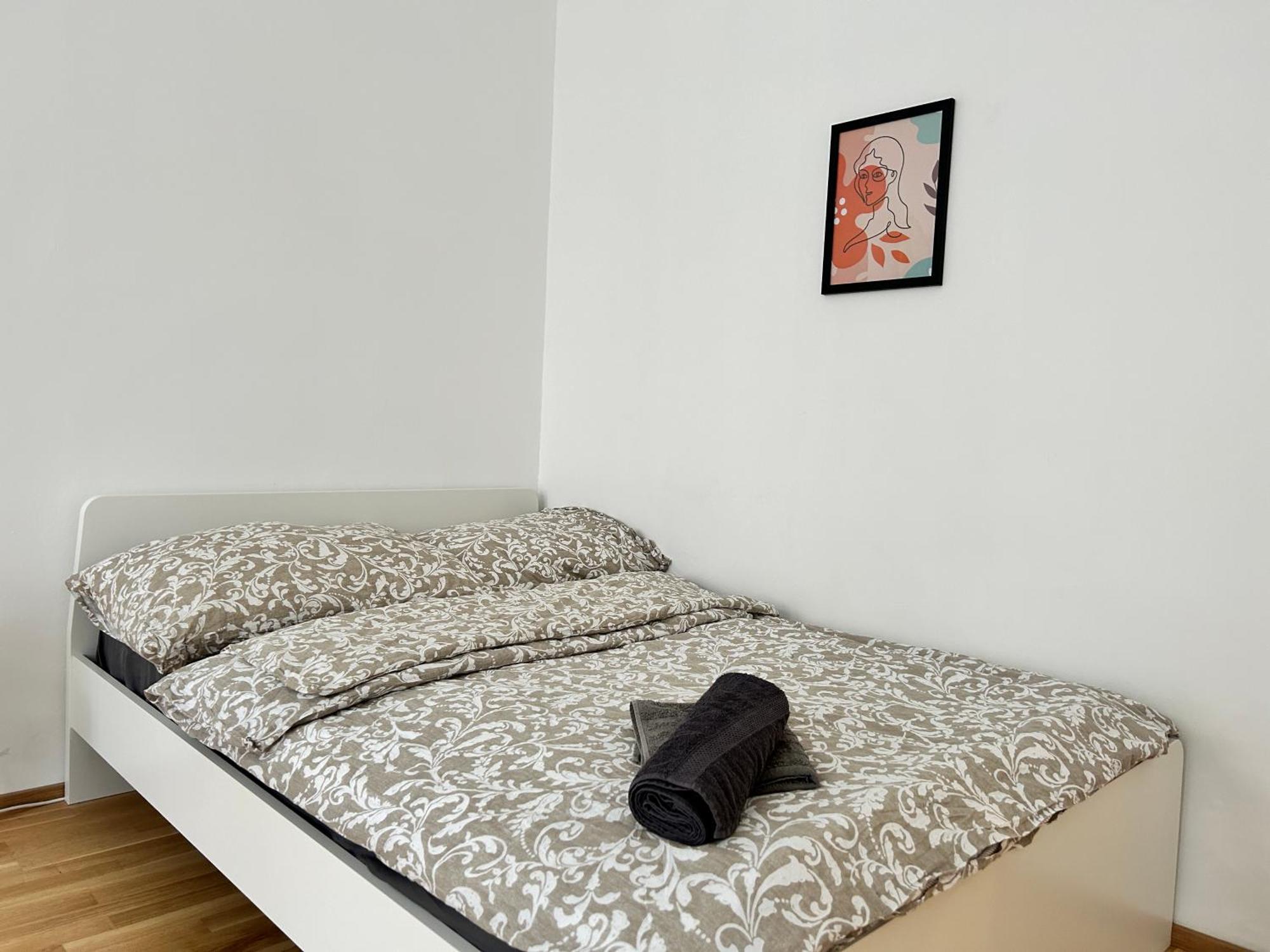 Sunny With Free Parking - 15 Min To Center Apartment *
