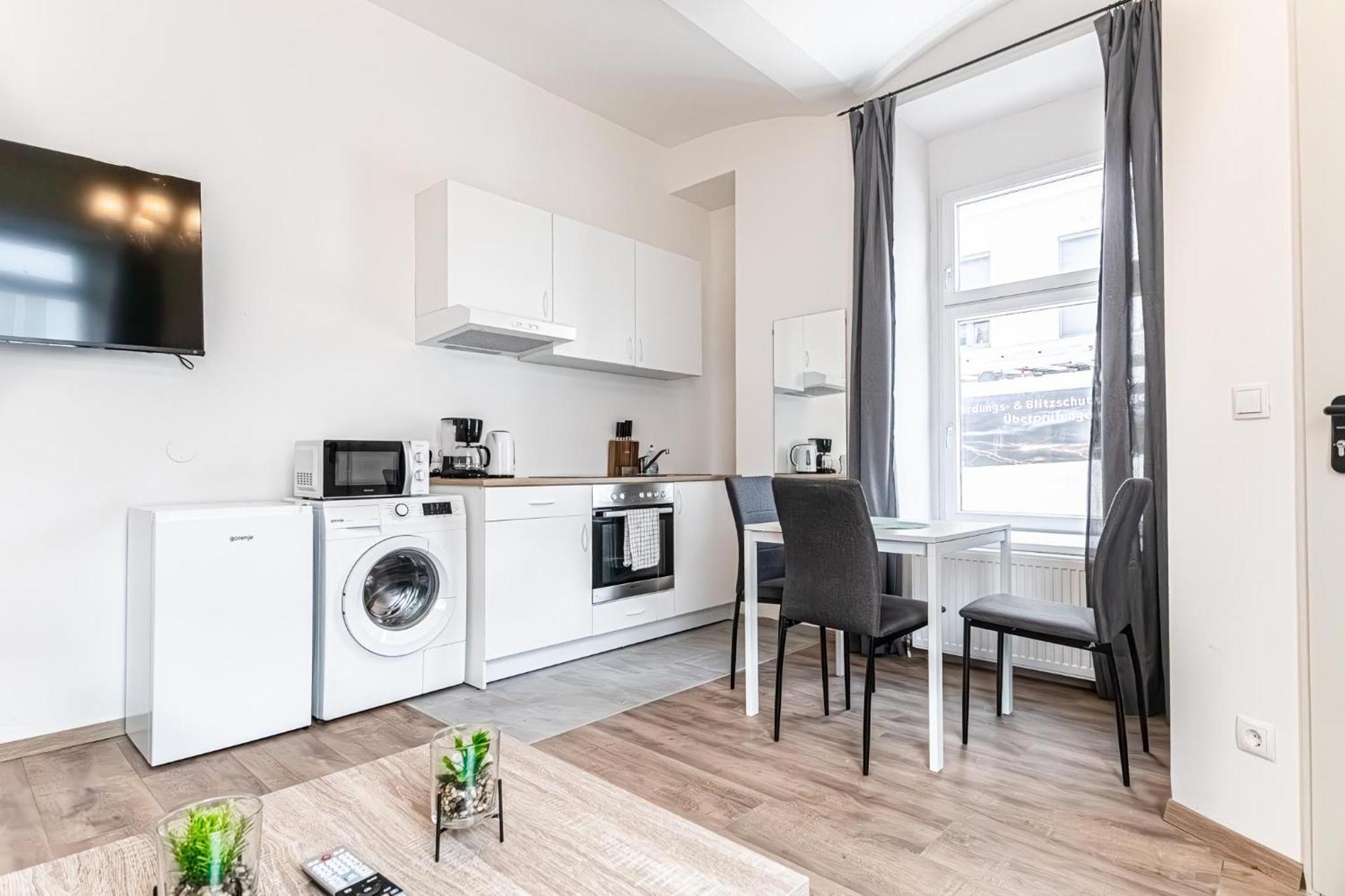 Westbahnhof Kingbed 1br With Ensuite Washer * Vienna
