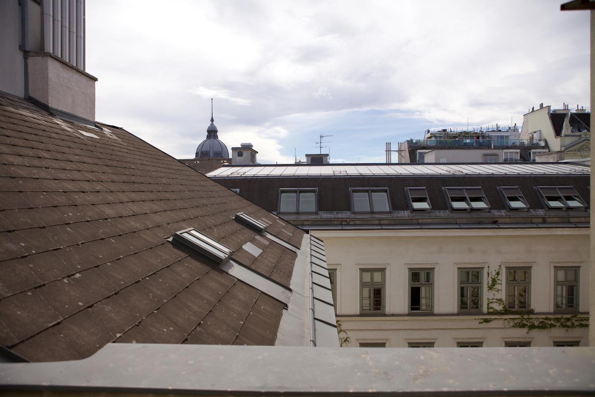 Central Rooftop With Balcony *