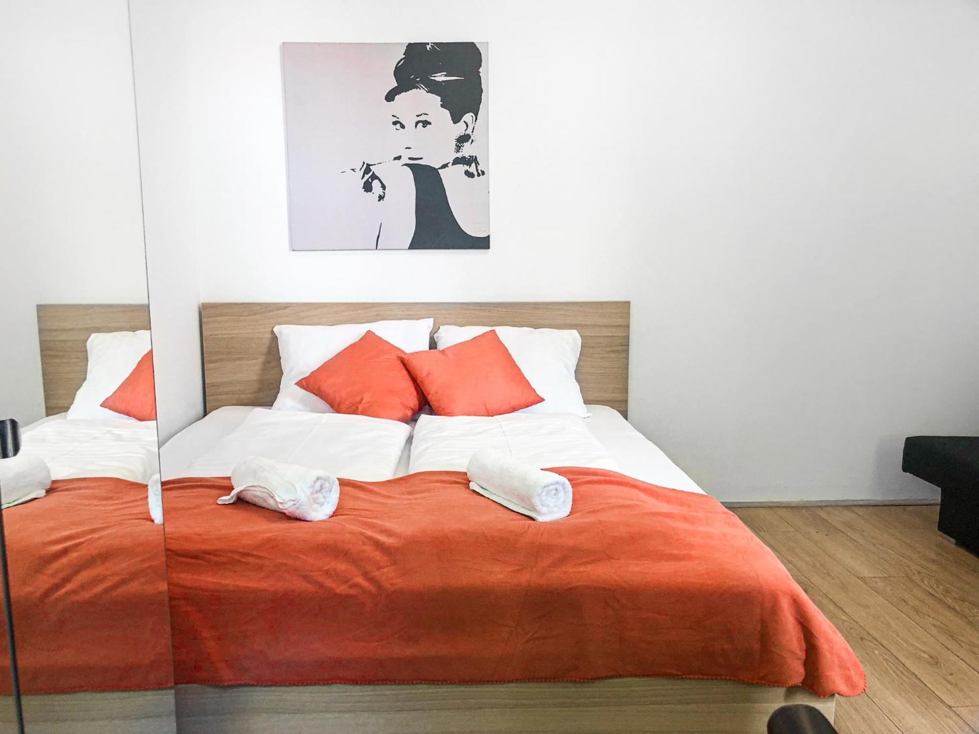 Lovely 2br Shared Apartment, Enkplatz U3, 15min To Center