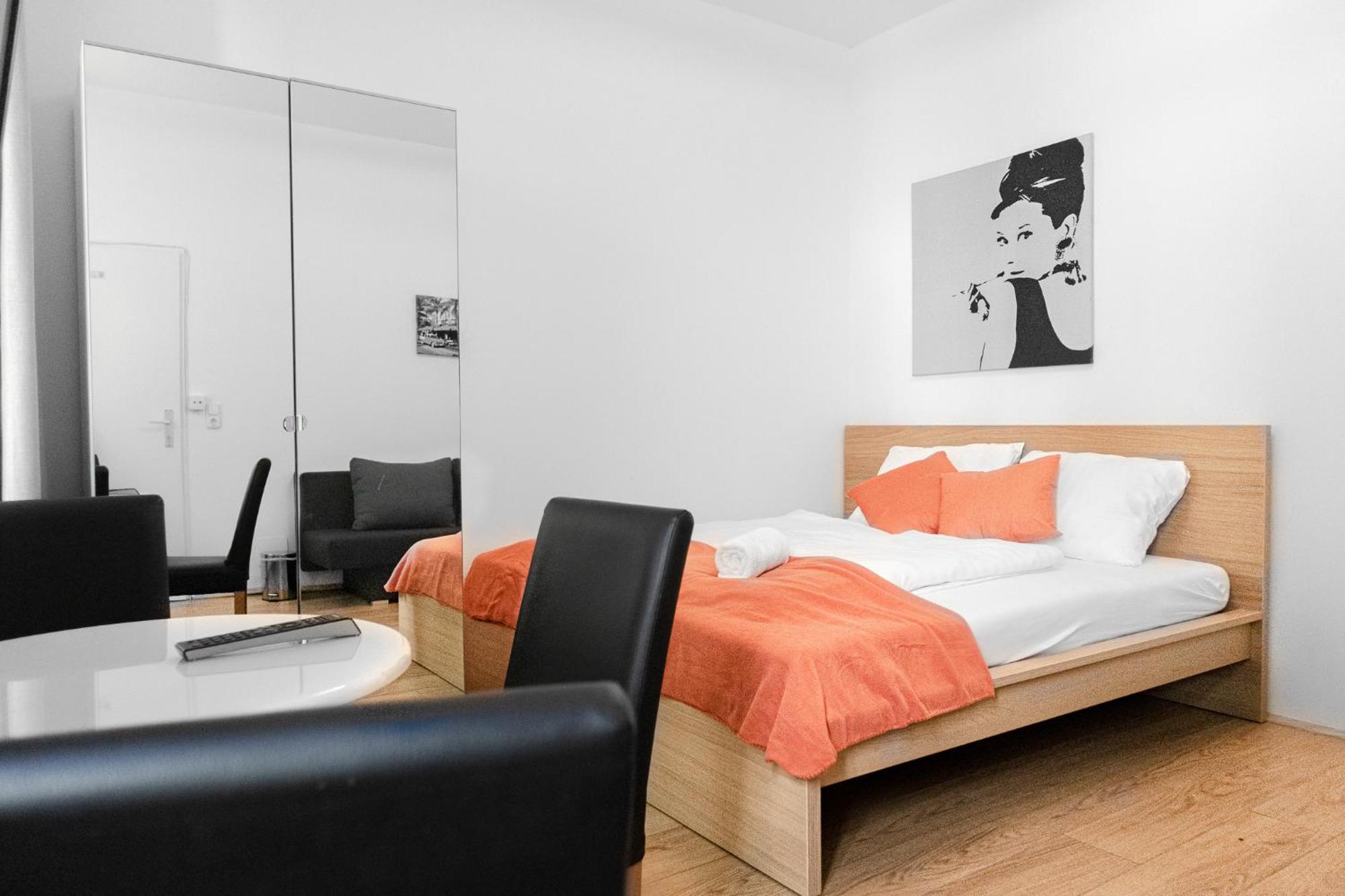 Apartment Lovely 2br Shared Apartment, Enkplatz U3, 15min To Center Vienna