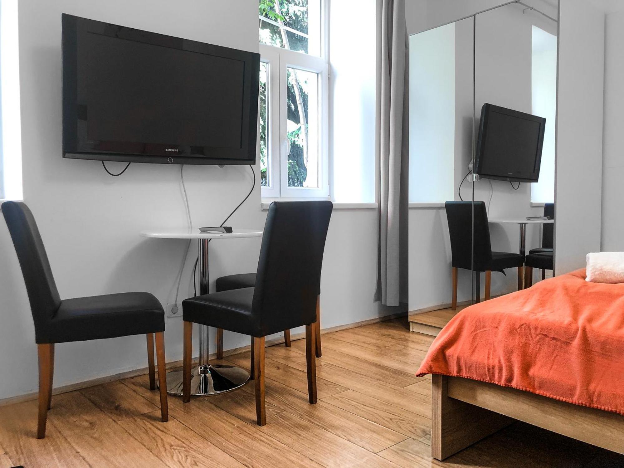 Lovely 2br Shared Apartment, Enkplatz U3, 15min To Center Vienna