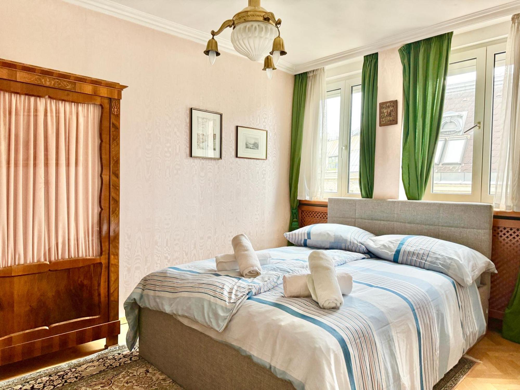 110 M2 Rooftop - St Stephen's Cathedral View Apartment *