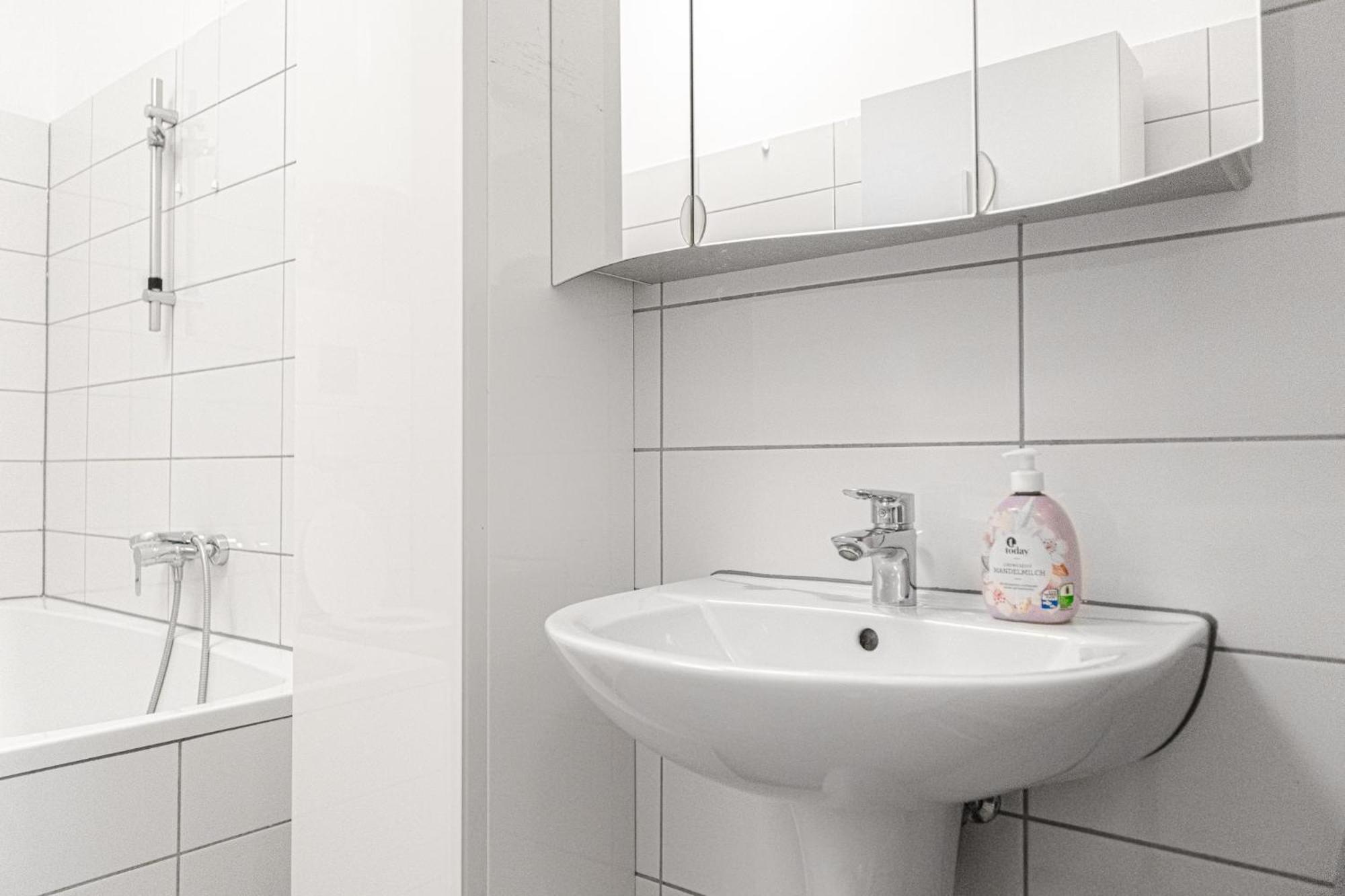 Lovely 2br Shared Apartment, Enkplatz U3, 15min To Center Apartment