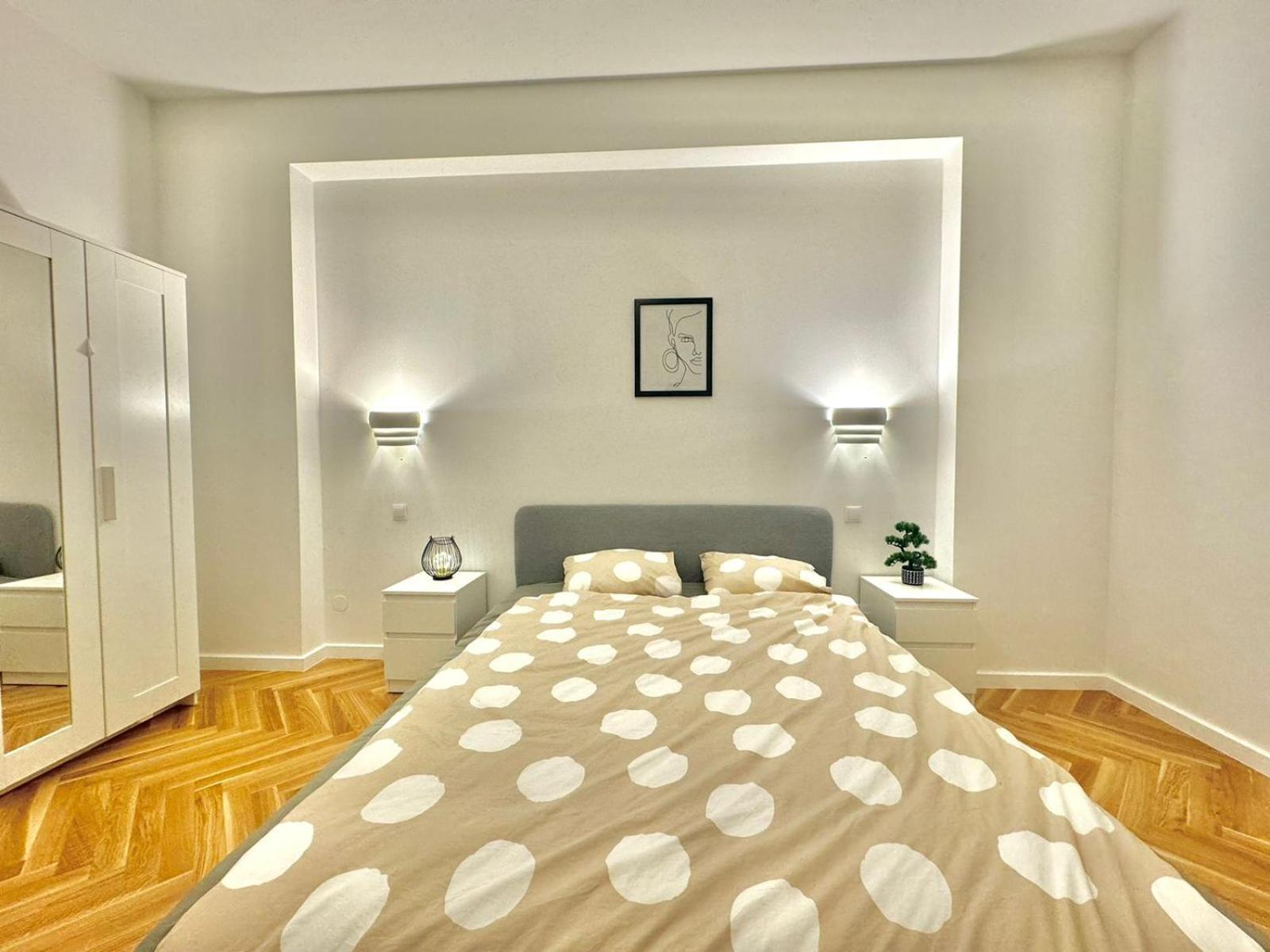 Apartment Ar Living &