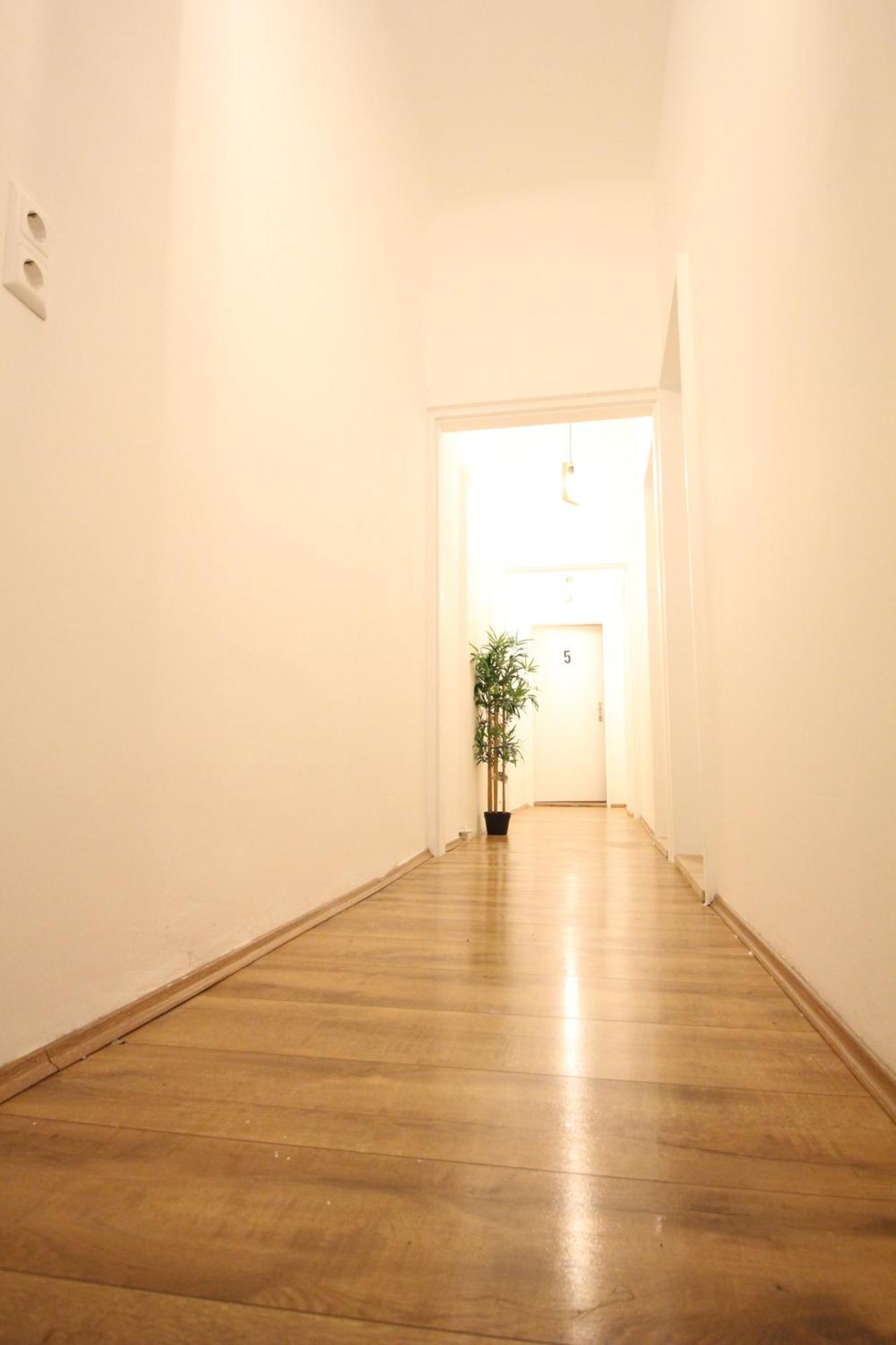 Spacious In Liesing Area Lv6 Vienna
