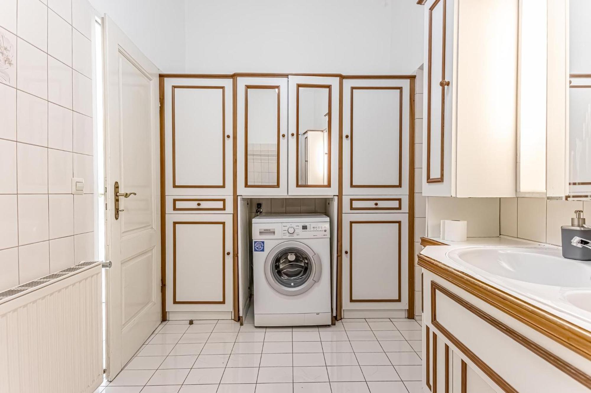 Large 4br Near Karlsplatz Ideal For Big Groups *