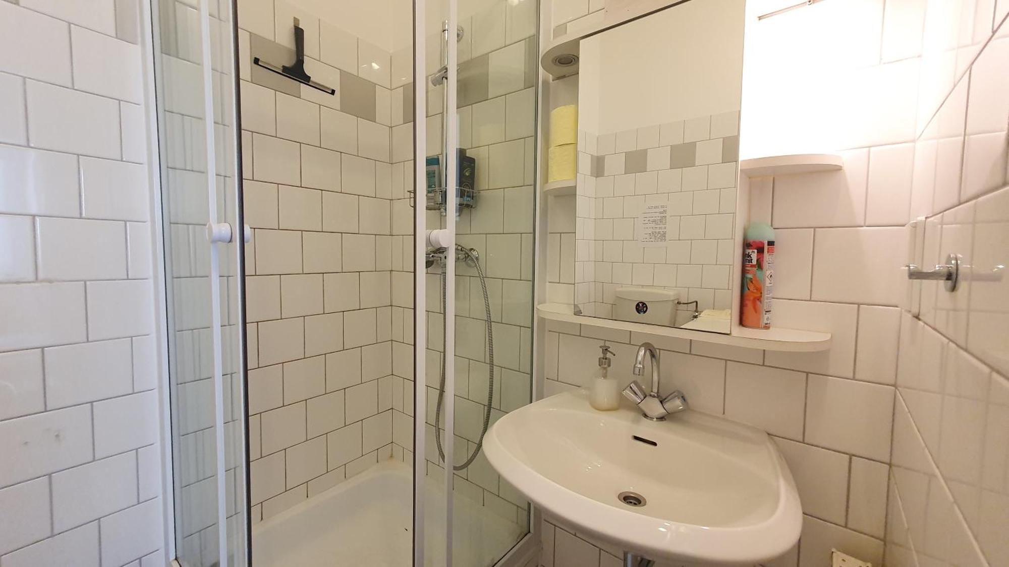 Quiet 2-room Flat, Walking Distance To Centre Apartment *