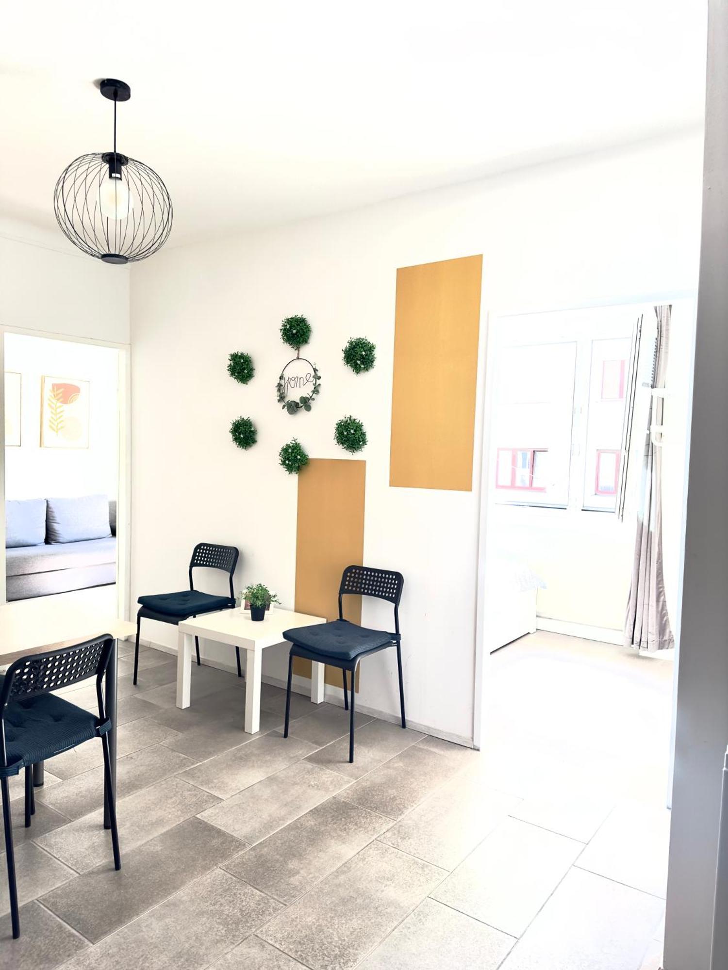 Charming Three Bedrooms Near Station *
