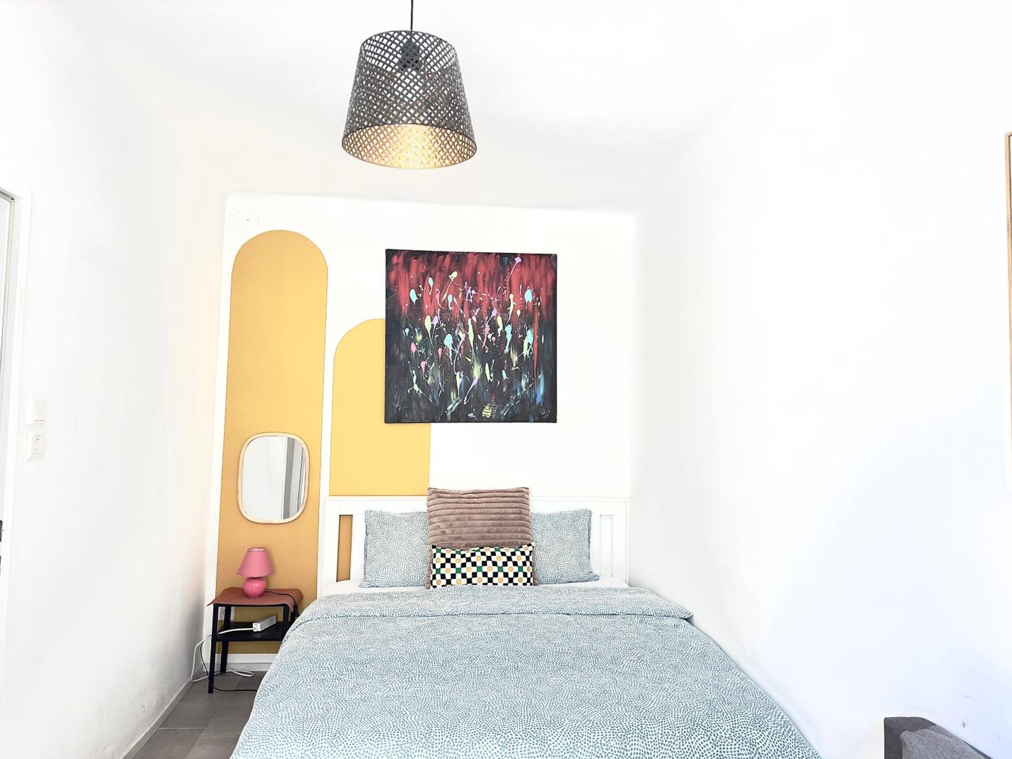 Charming Three Bedrooms Near Station
