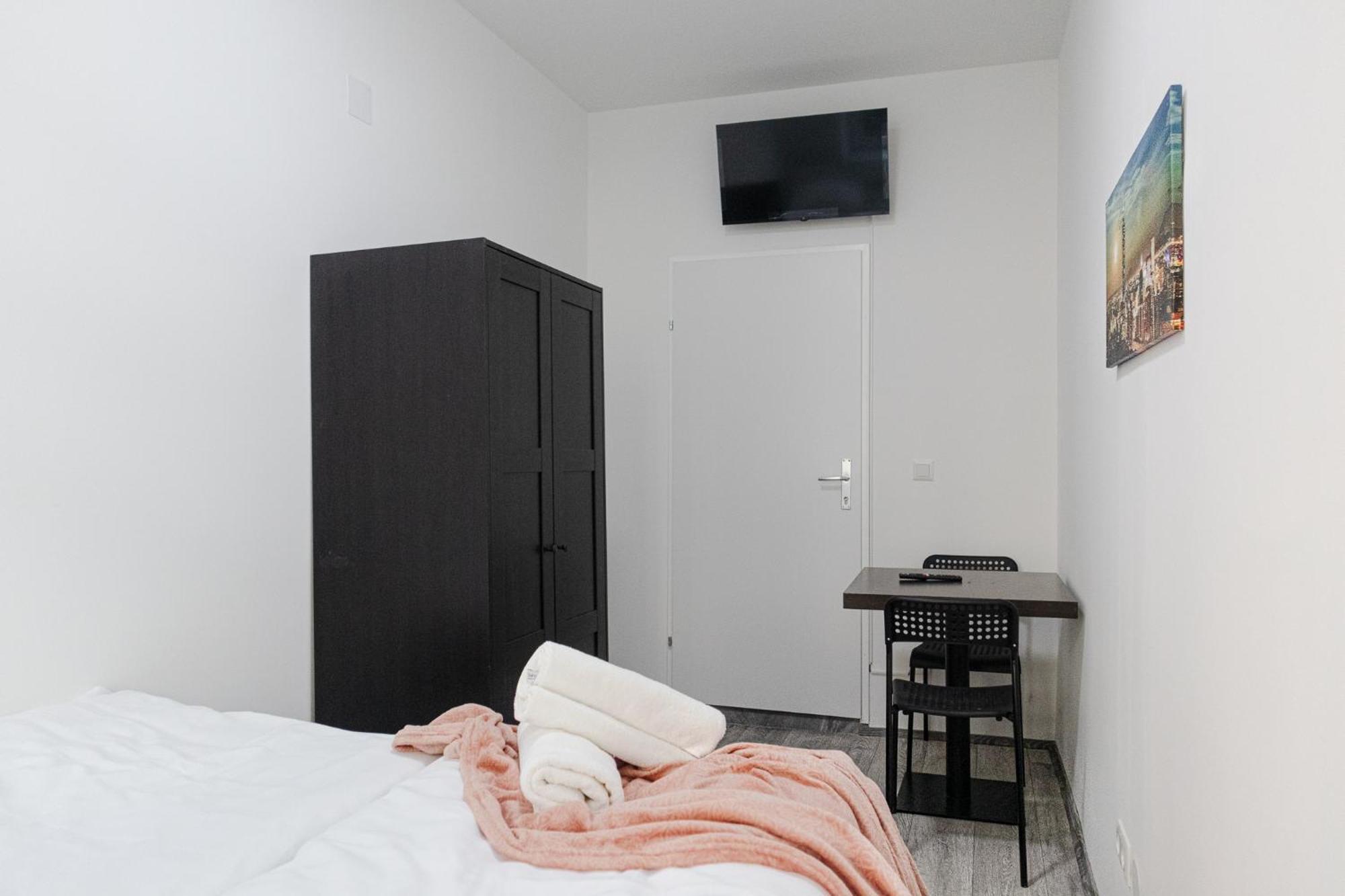 Affordable 5-br Shared / Enkplatz U3 Getaway Vienna