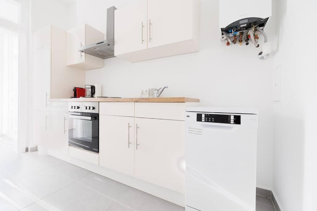Modern Near Center - 2br, Netflix Apartment