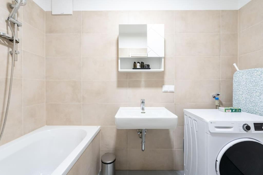 Spotless 1br, Quick Link By Hm * Vienna