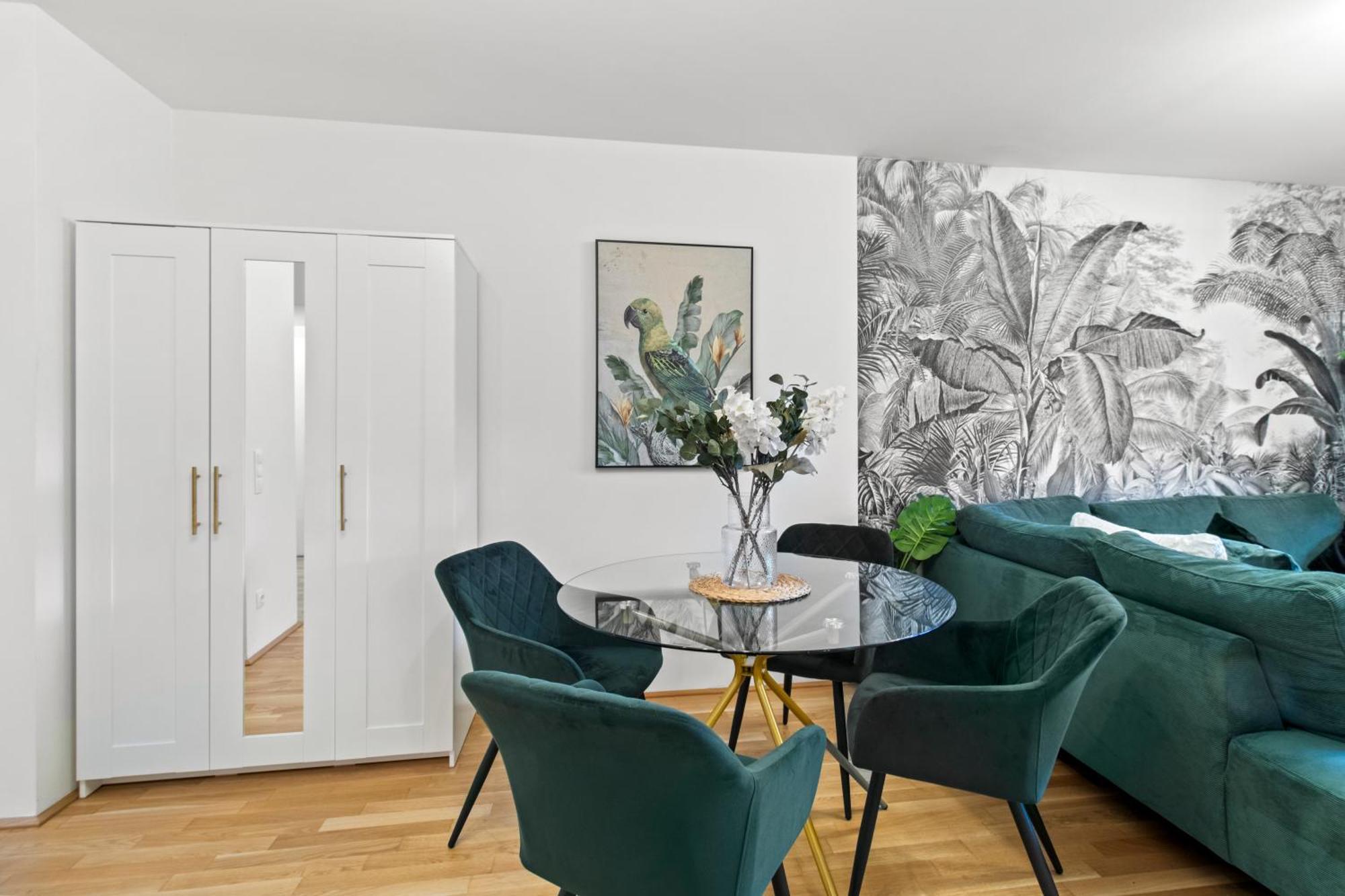Balcony I 50 M² I Near Center Apartment Vienna