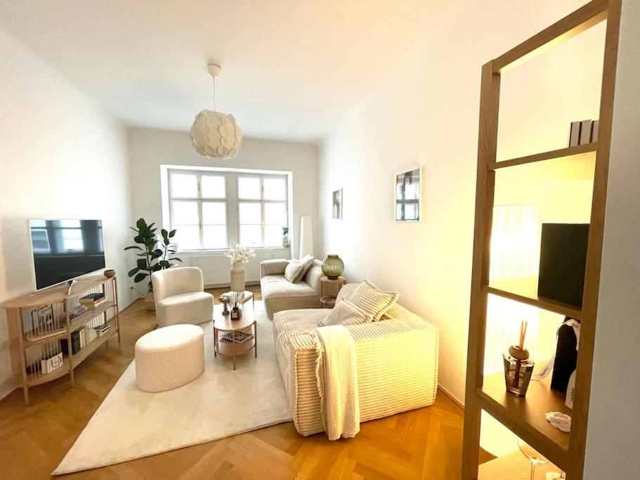 1010 Apartment *