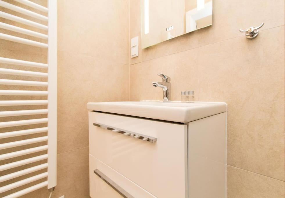 Lainzer Strasse Apartment *