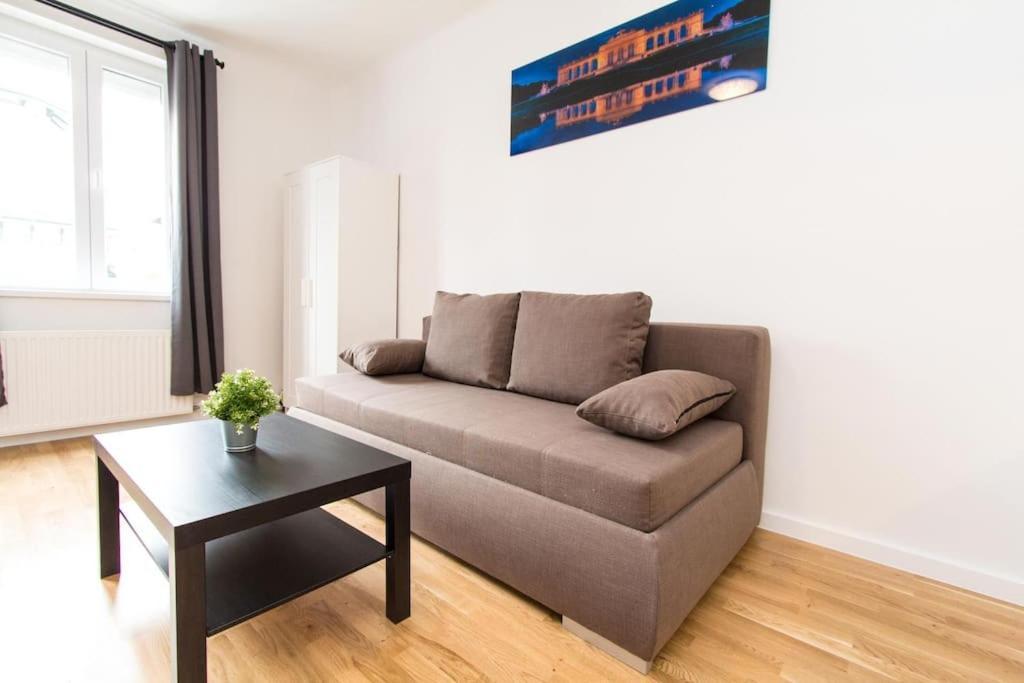 Lainzer Strasse Apartment