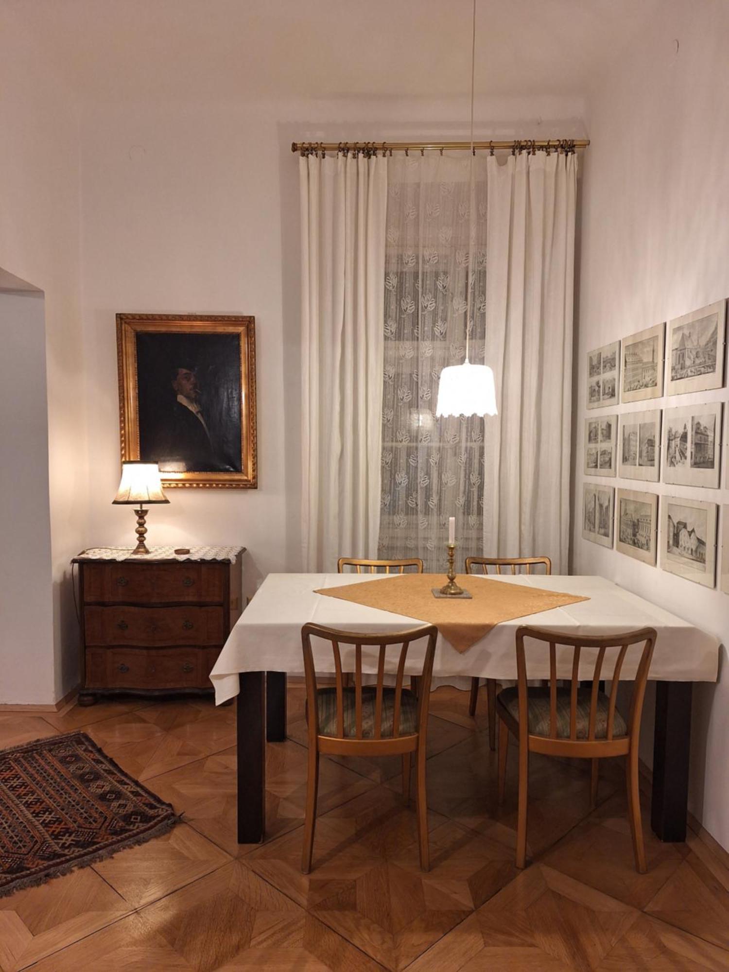 Apartment Altwien *