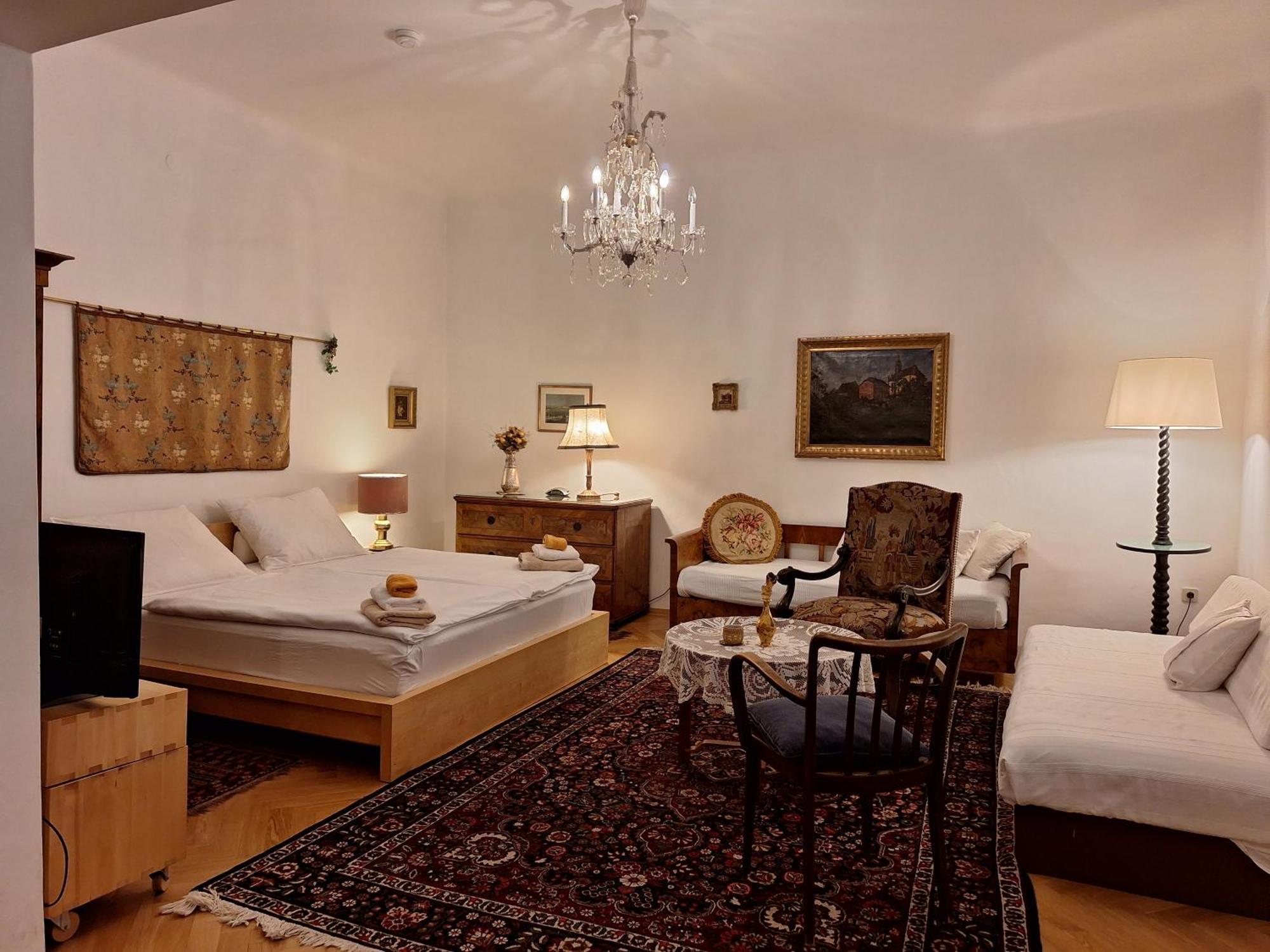Apartment Altwien *