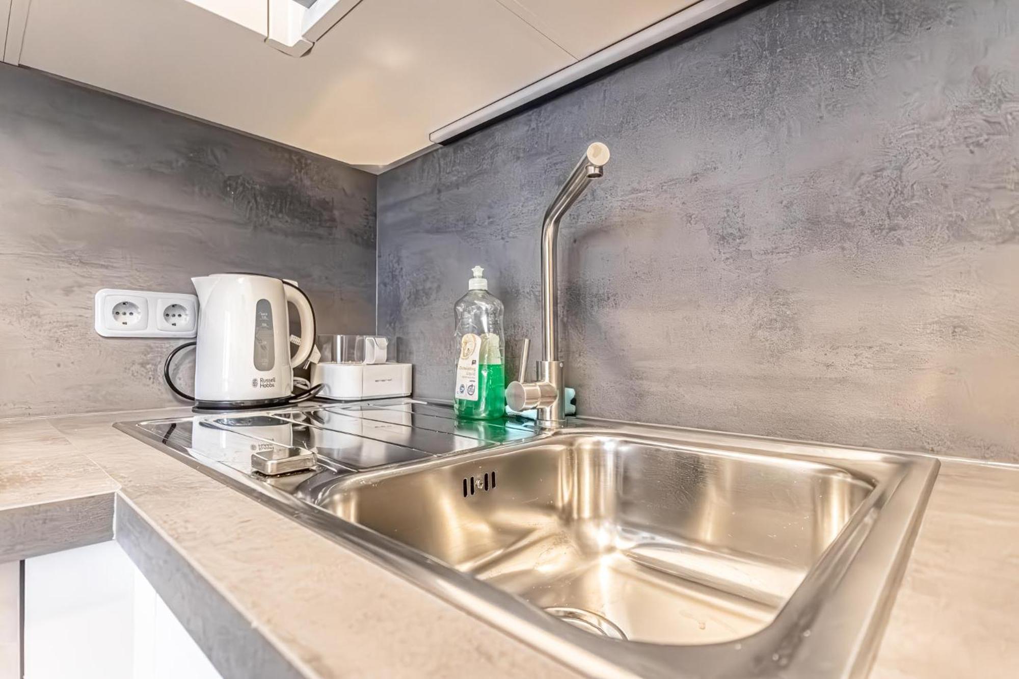 Chic 1br And 1lr With Kingbed, 9 Min To Center Via Metro Vienna