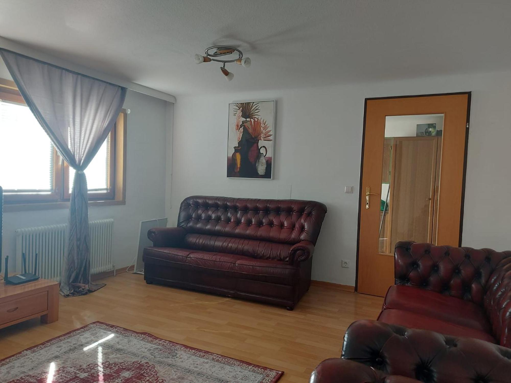 Holiday home 2 Bedrooms, 2 Baths House With A Living An Upstairs Reception Rea