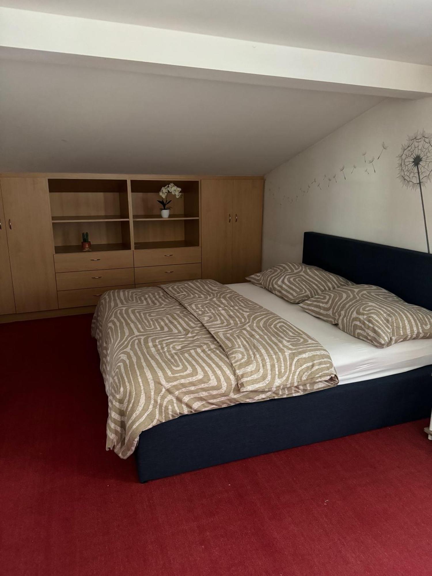 Holiday home 2 Bedrooms, 2 Baths House With A Living An Upstairs Reception Rea *