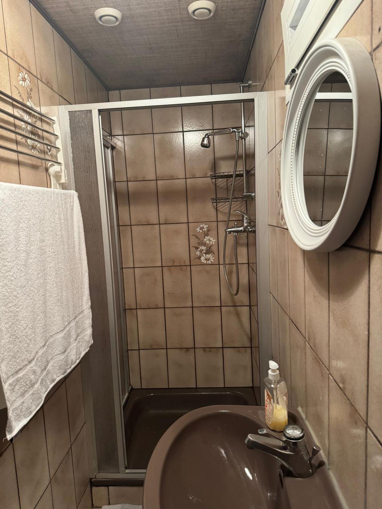 2 Bedrooms, 2 Baths House With A Living An Upstairs Reception Rea Vienna