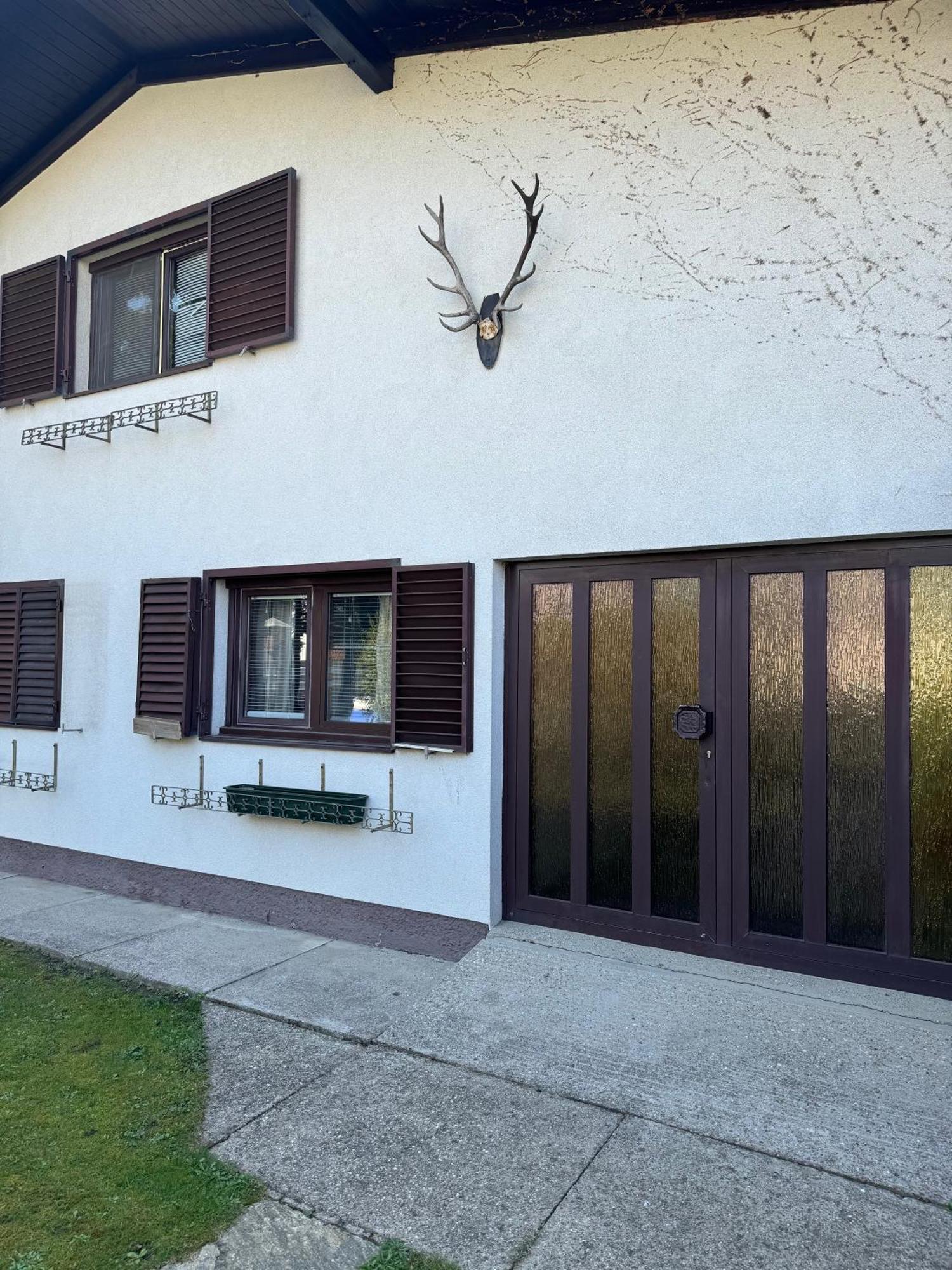 Holiday home 2 Bedrooms, 2 Baths House With A Living An Upstairs Reception Rea