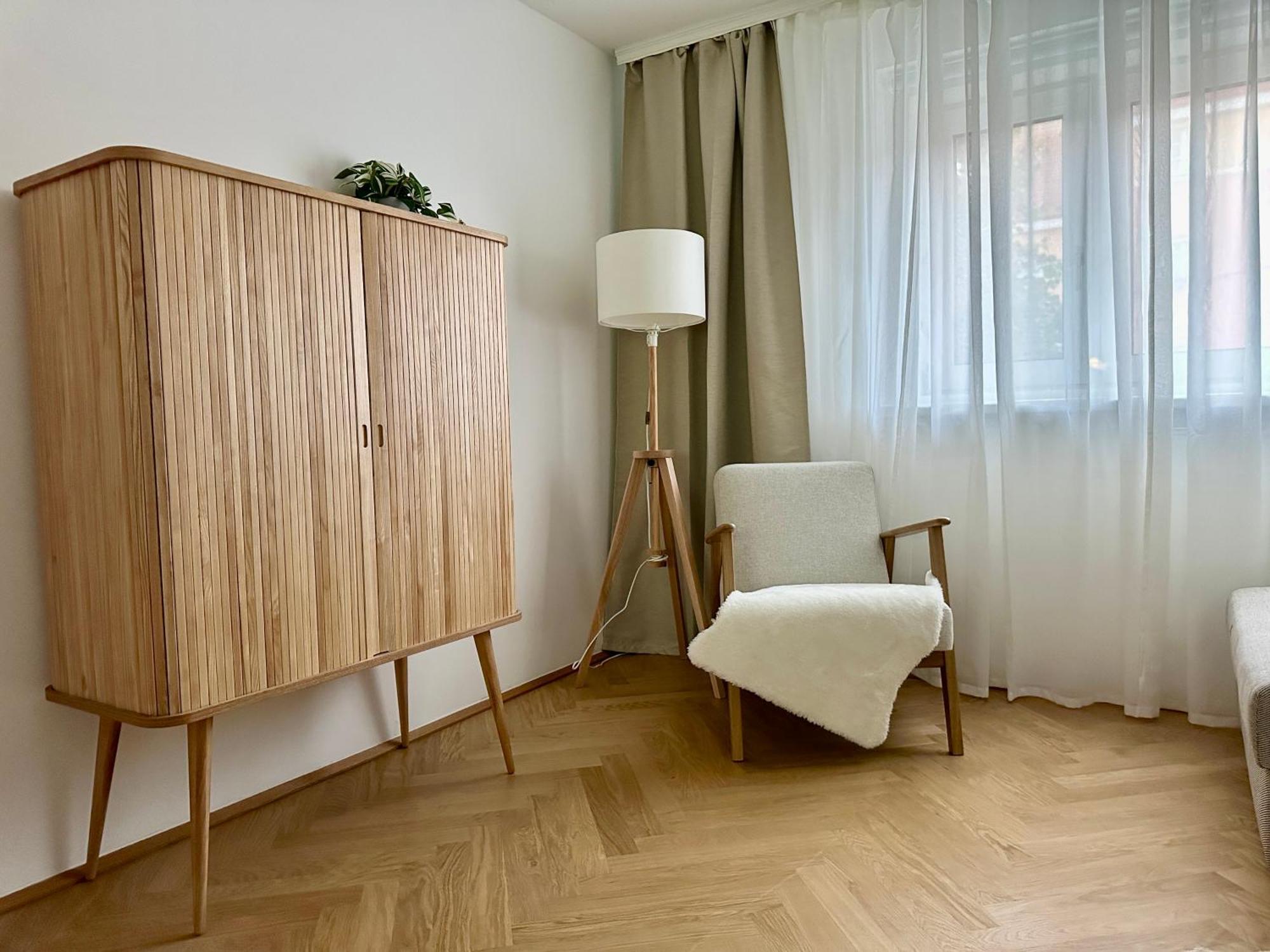 Viviane Paulos - Stylish At Wienerberg Vienna