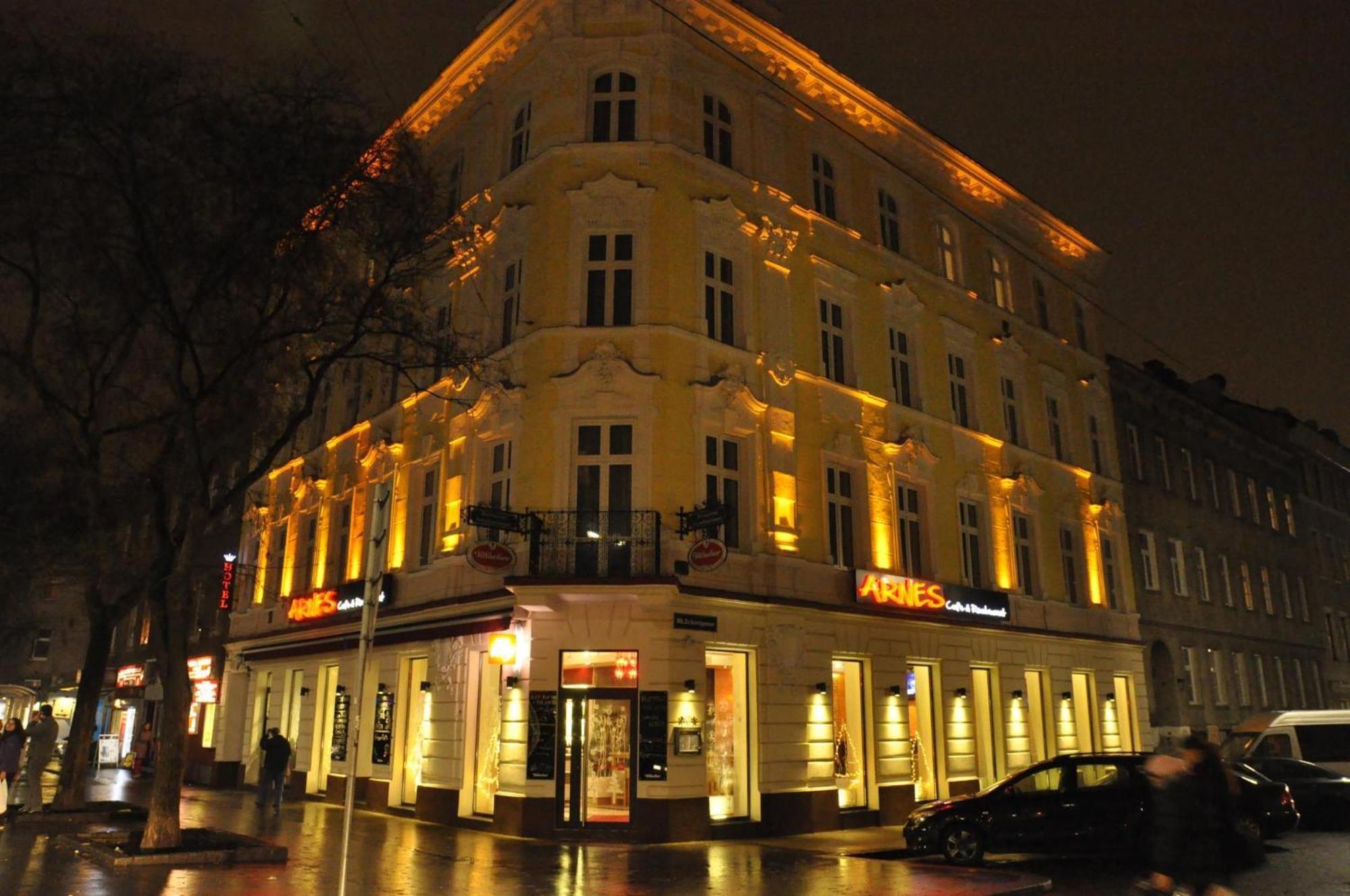 Hotel Arnes 2*