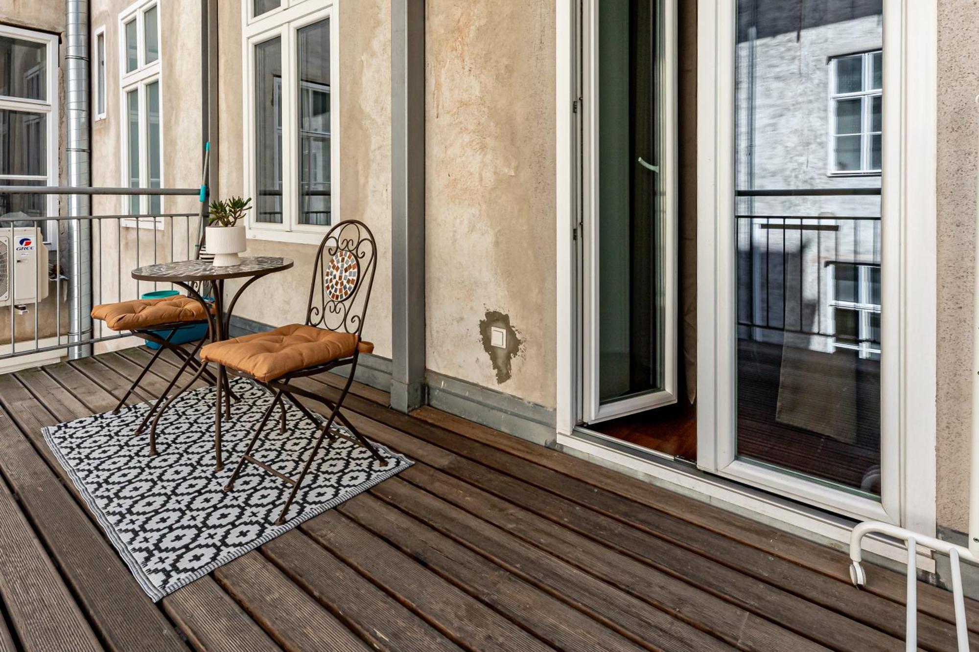 1010 Apartment *