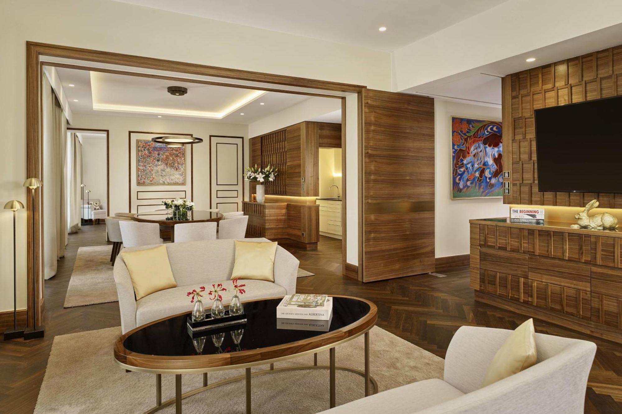 The Ritz-carlton, Hotel