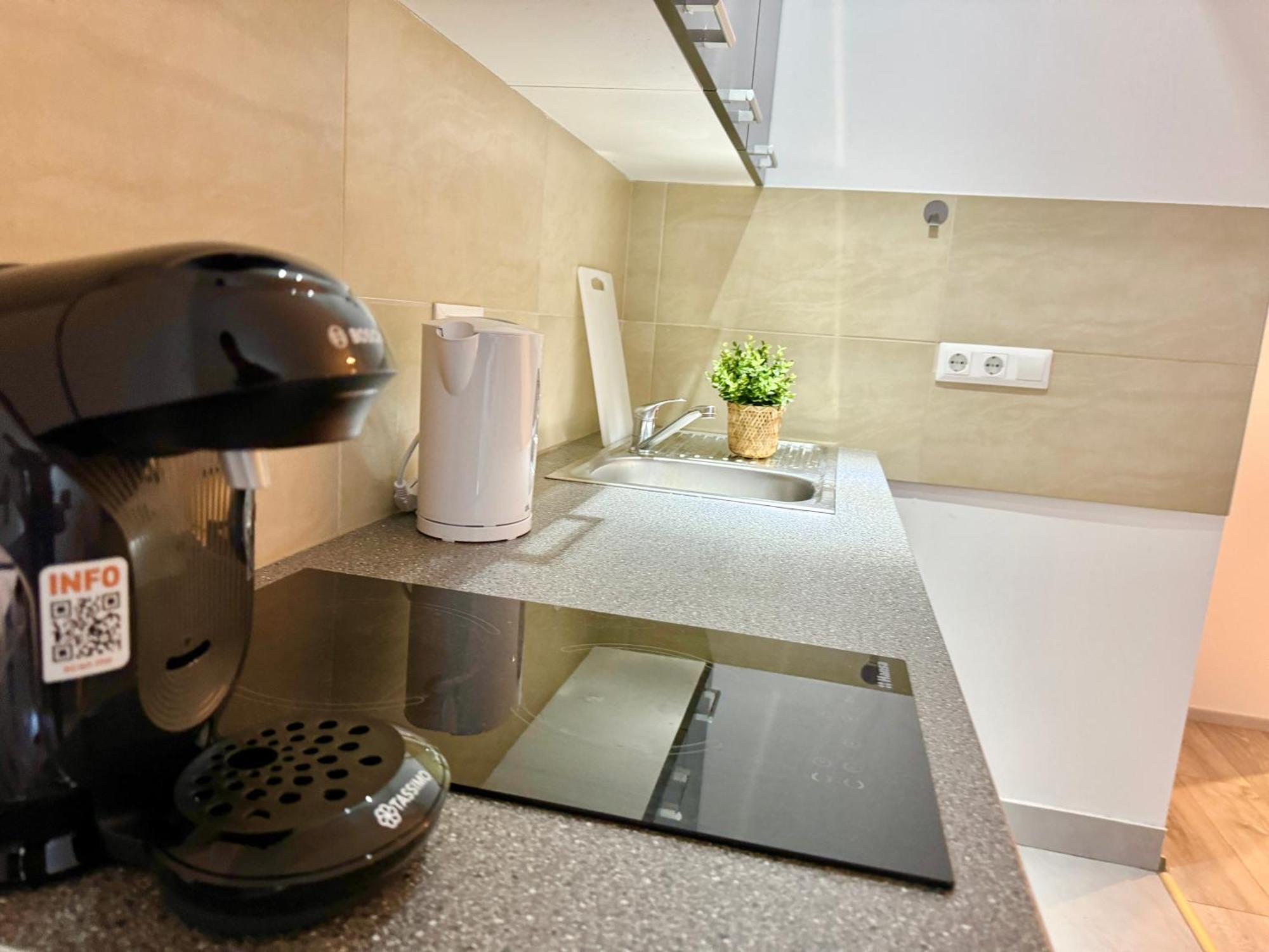 Stylish Schonbrunn With Free Parking Apartment Vienna