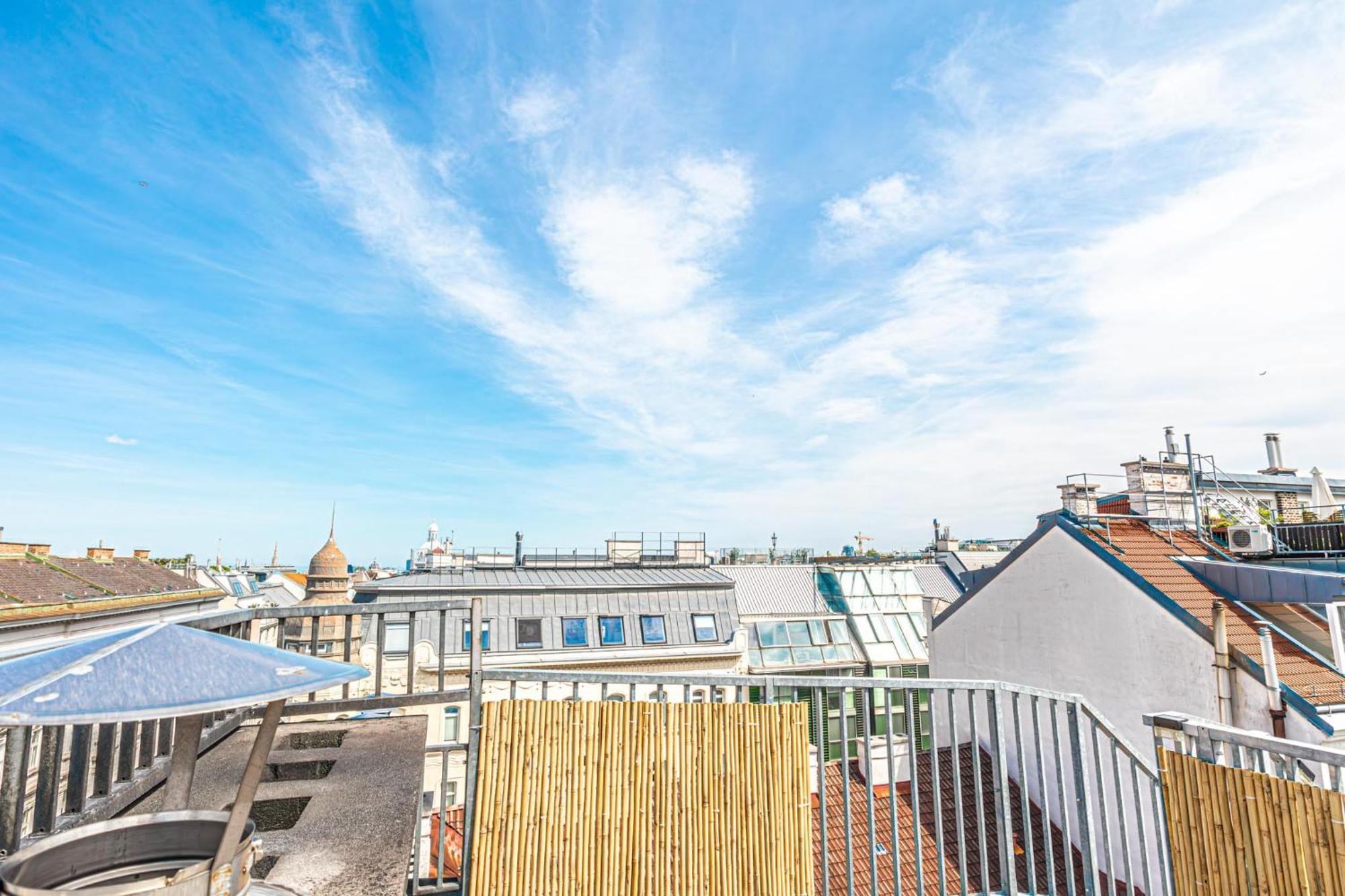 Luxury Penthouse Panorama: Your Retreat Apartamento *