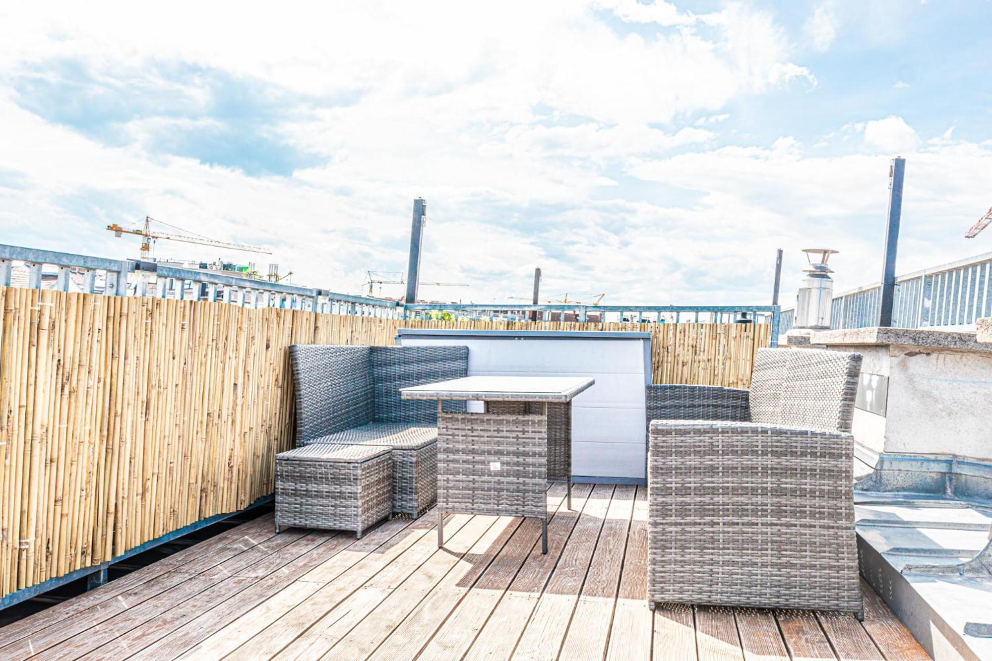 Luxury Penthouse Panorama: Your Retreat Apartamento *