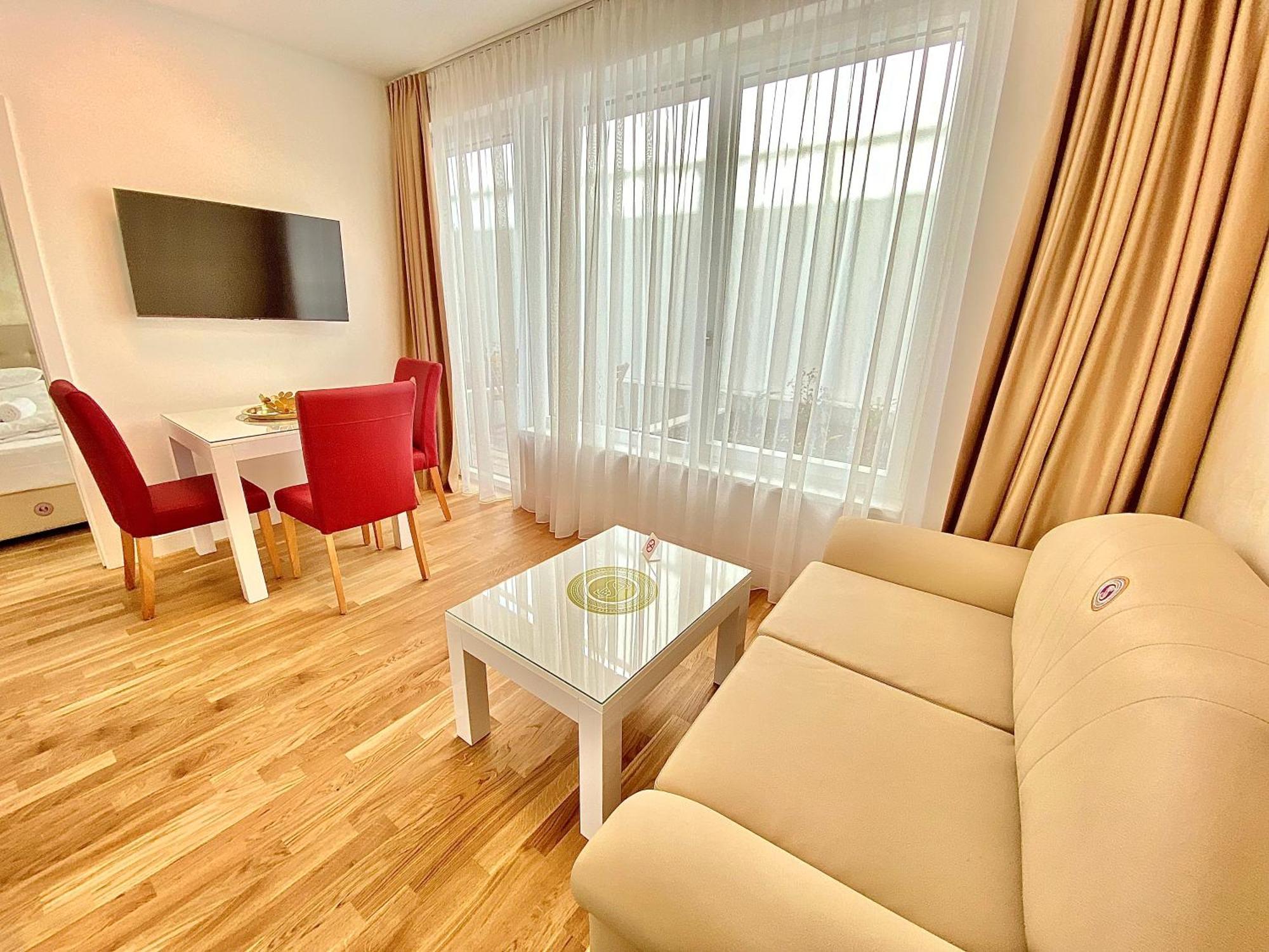 Steiner Residences Rembrandt Apartment *
