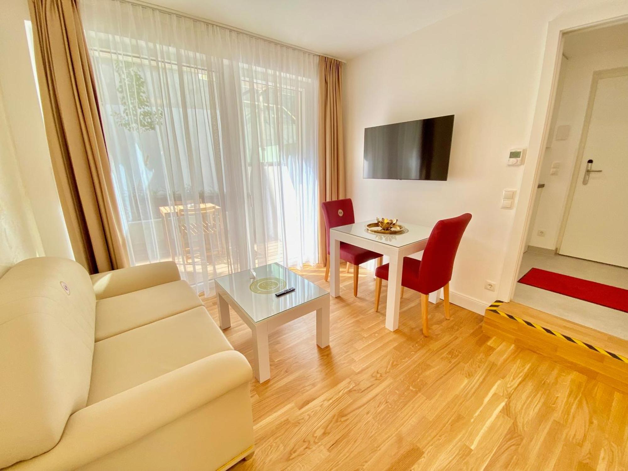 Steiner Residences Rembrandt Apartment
