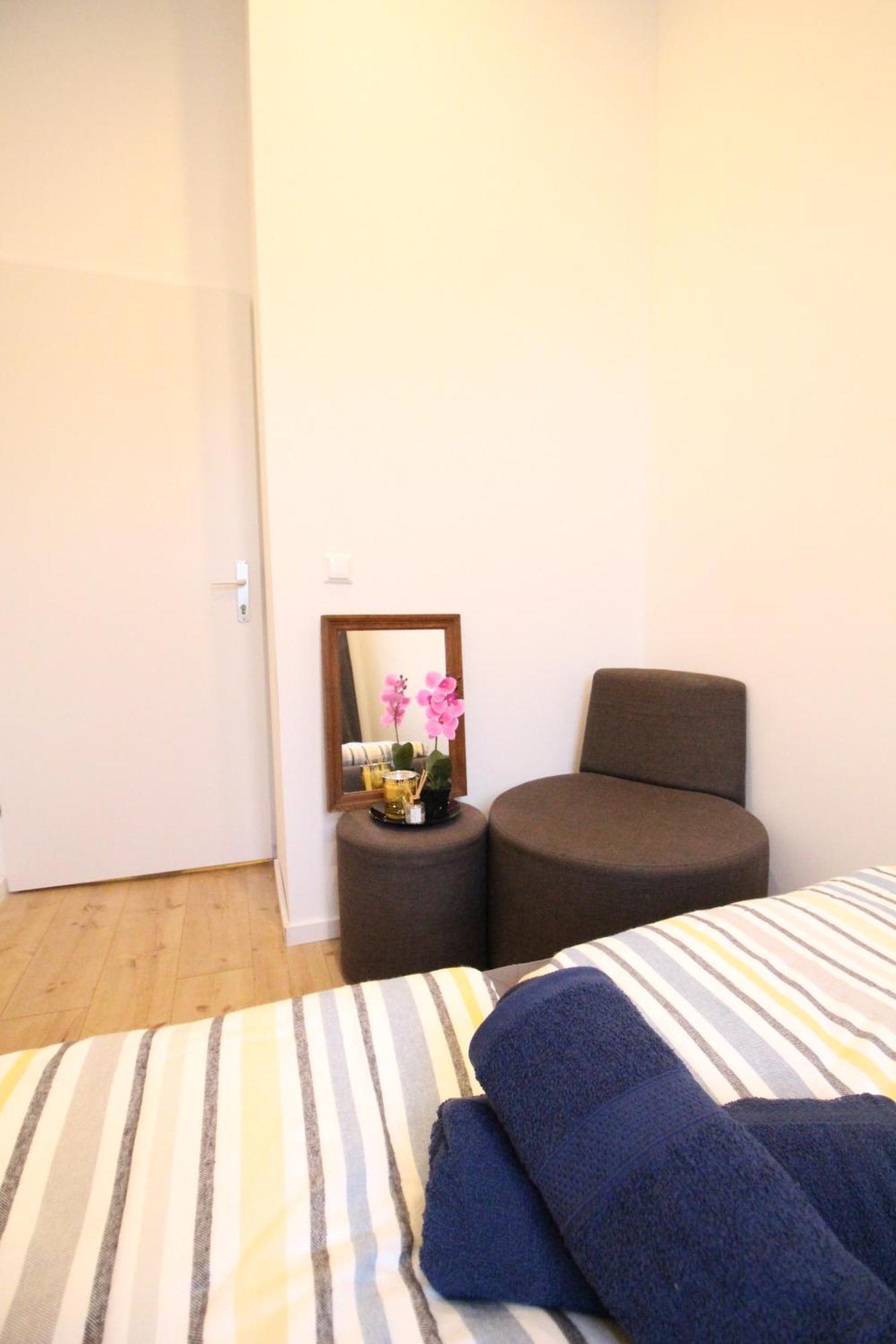 Homestay Comfortable In The Alterlaa Area Lv4