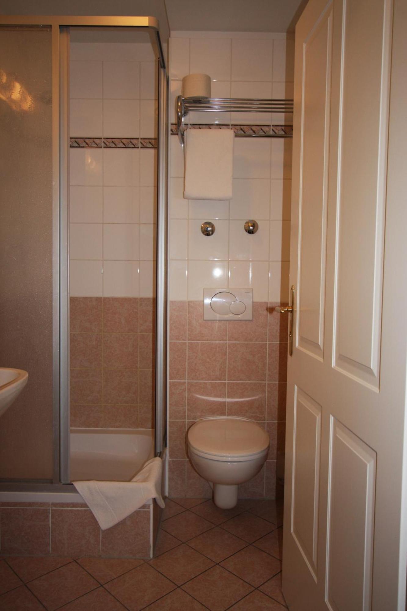 900 M Zur Oper Hotel 4*