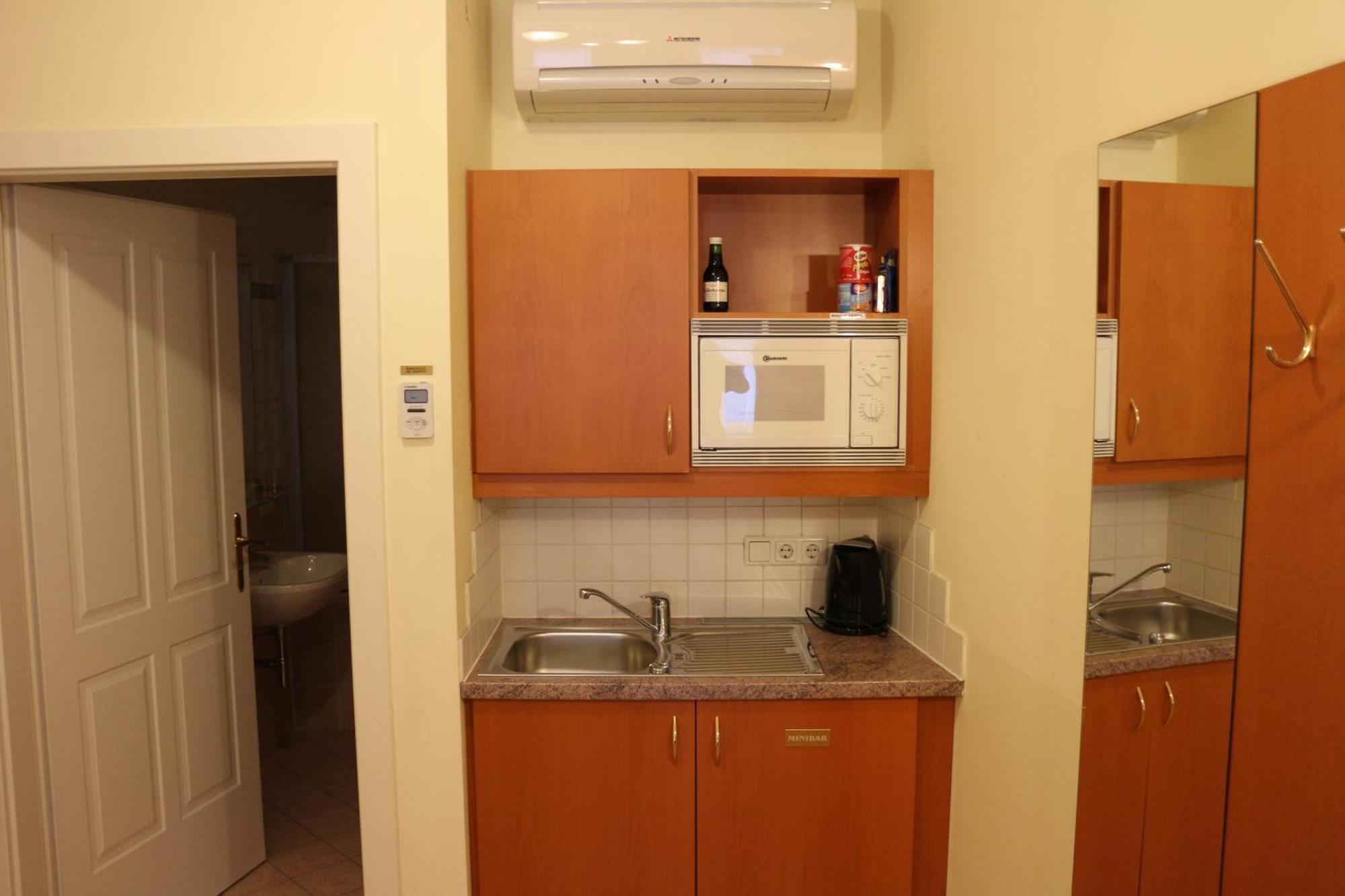 Hotel 900 M Zur Oper 4*