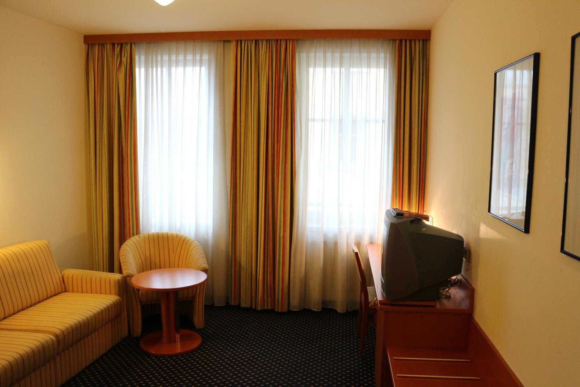 900 M Zur Oper Vienna