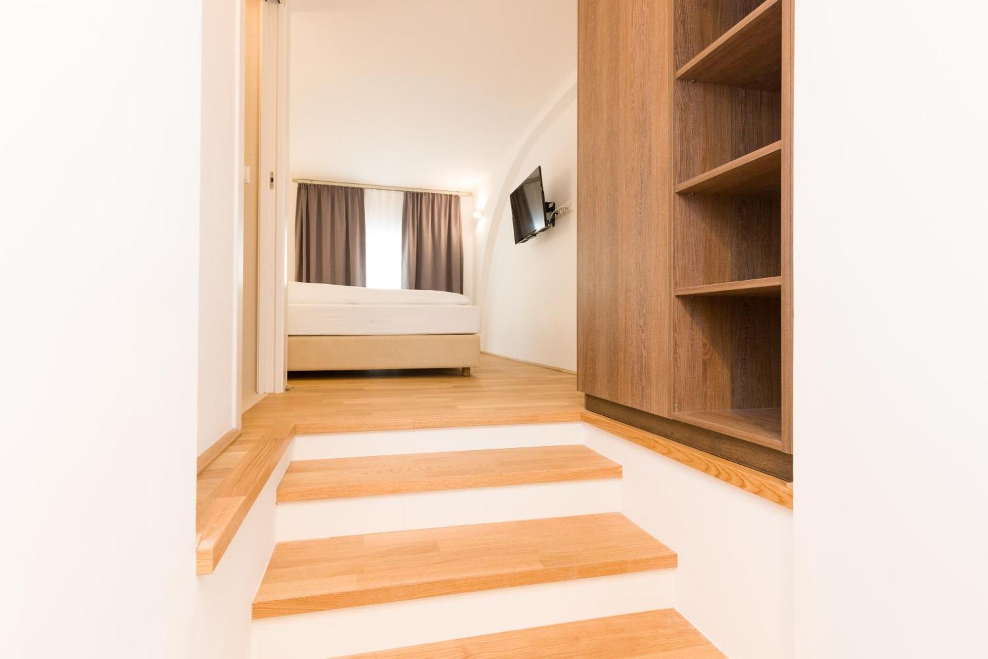 Apartamento Castellez 1020 *