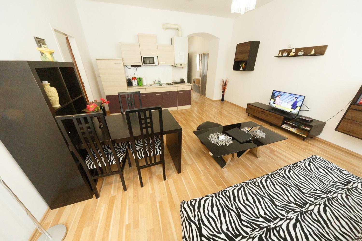In Near Schoenbrunn & Westbahnhof - Keyless Check-in Apartment *
