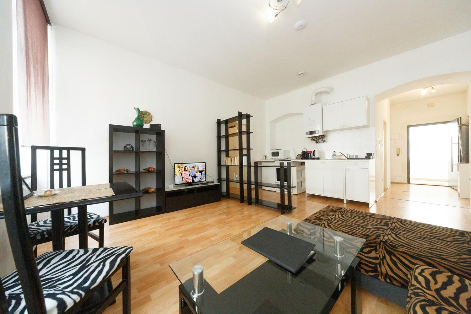 Apartment In Near Schoenbrunn & Westbahnhof - Keyless Check-in *