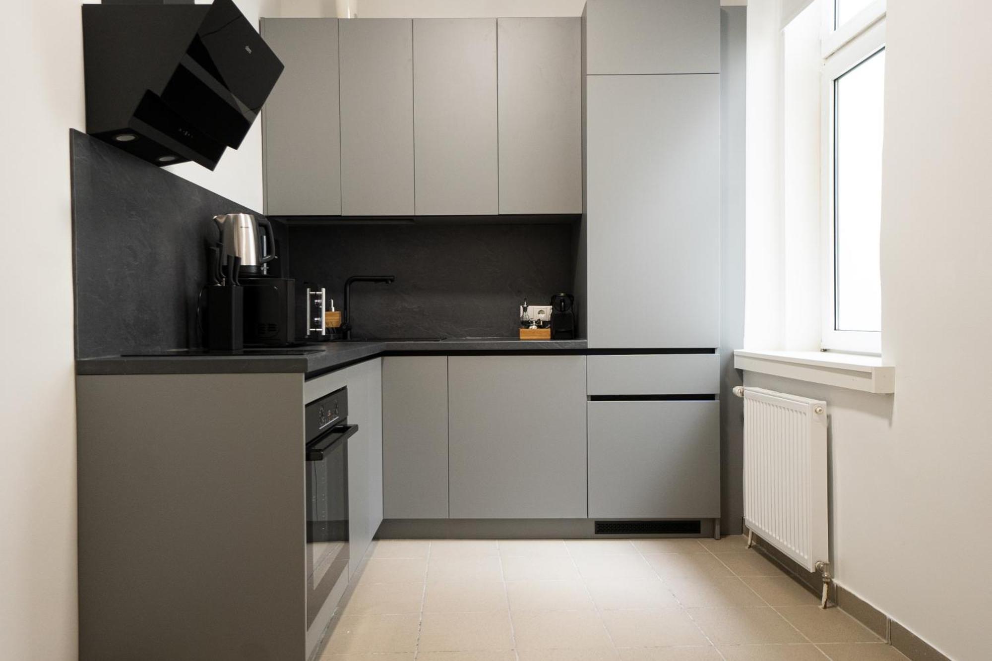 Pet-friendly Modern Near Belvedere Apartment